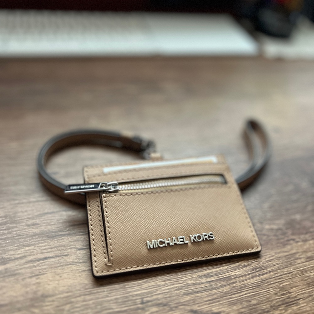 NEW‼️ MICHAEL KORS Jet Set Travel Saffiano Leather Card Case Lanyard NWT - Picture 4 of 16